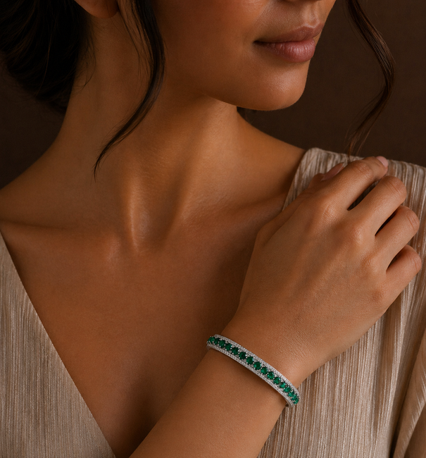 18K WHITE GOLD EMERALD AND DIAMOND BRACELET
