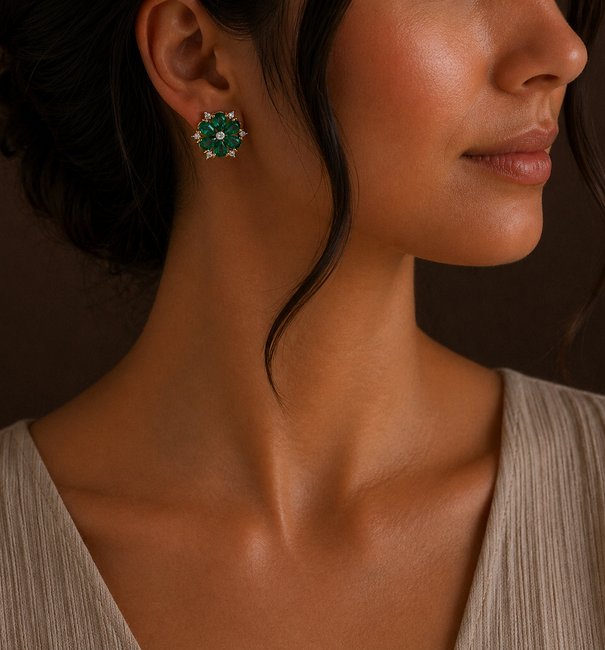 18KT YELLOW GOLD EMERALD AND DIAMONDS FLOWER EARRING