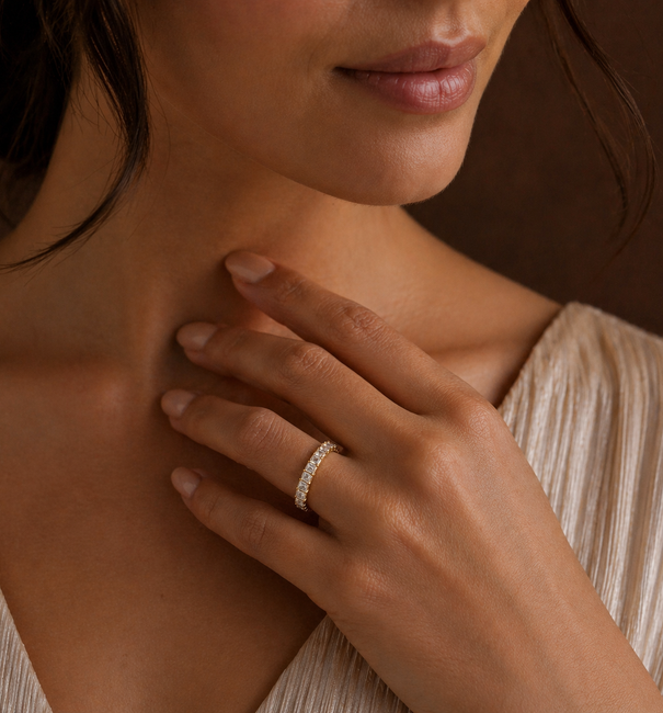 14KT GOLD EMERALD CUT DIAMOND RING